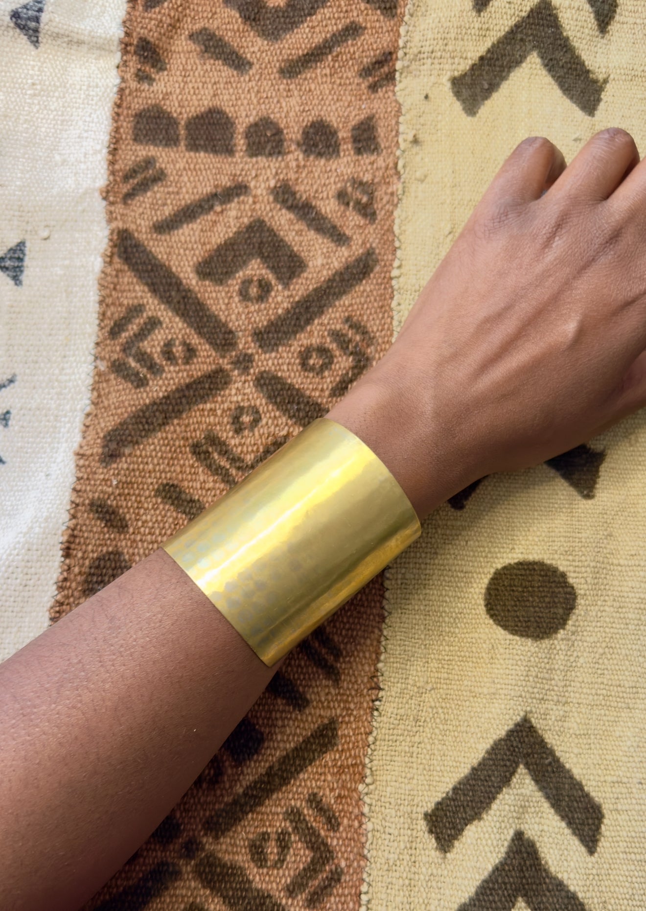 Finyé - Wide handmade copper cuff