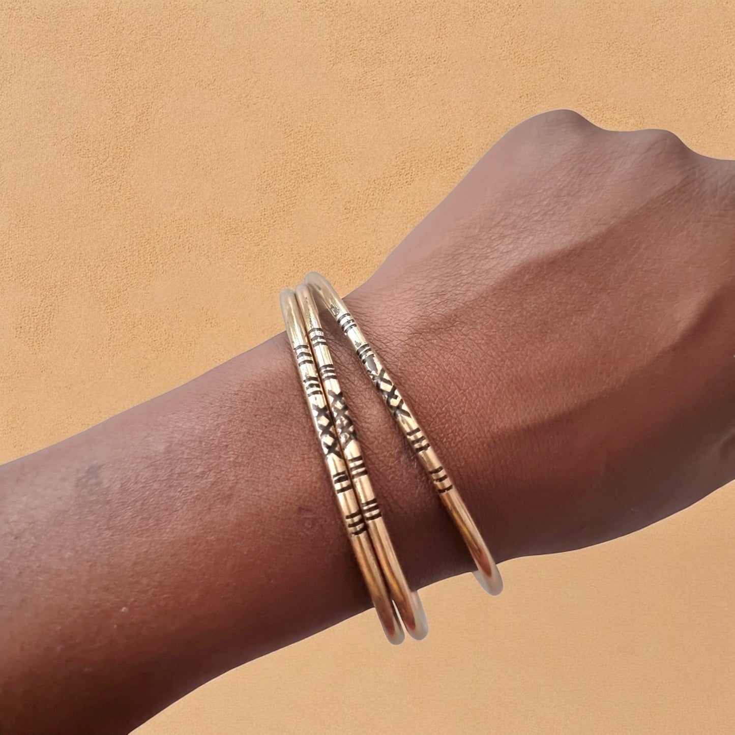 Dogo - Thin Bracelet Handmade in Africa - Made of Brass