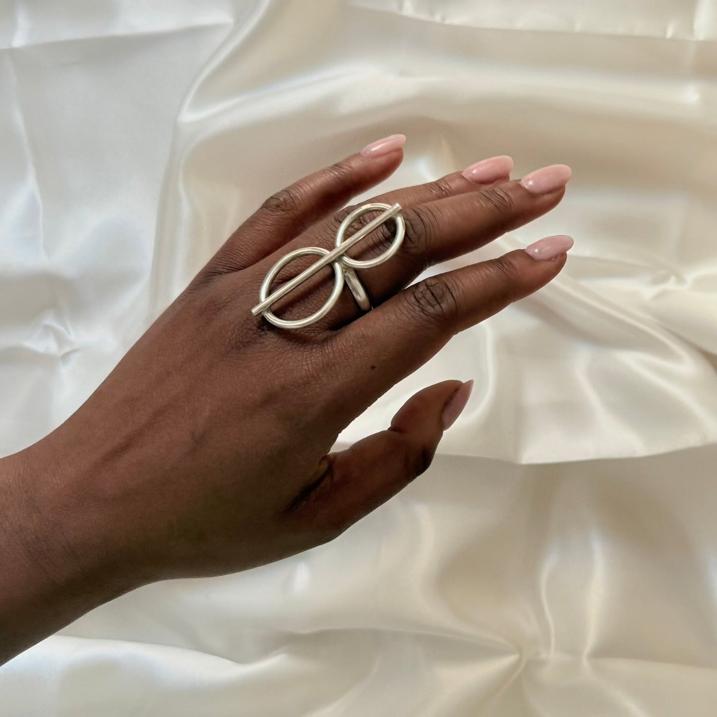 Zane - Bague légère en laiton africain faite à la main avec boucles