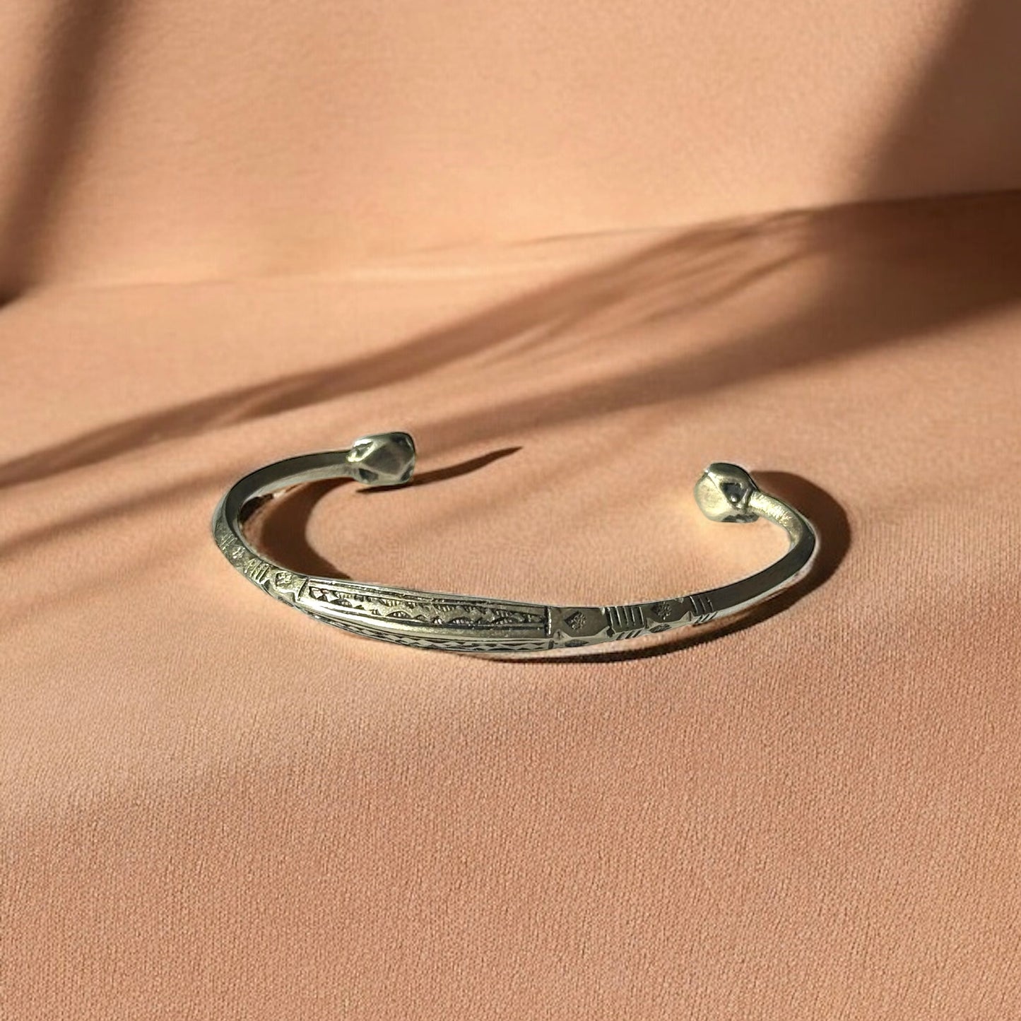 Tilleli - Bracelet gravé fait main - Bague en laiton africain