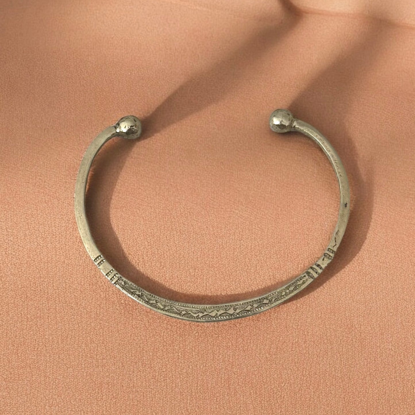 Tilleli - Bracelet gravé fait main - Bague en laiton africain