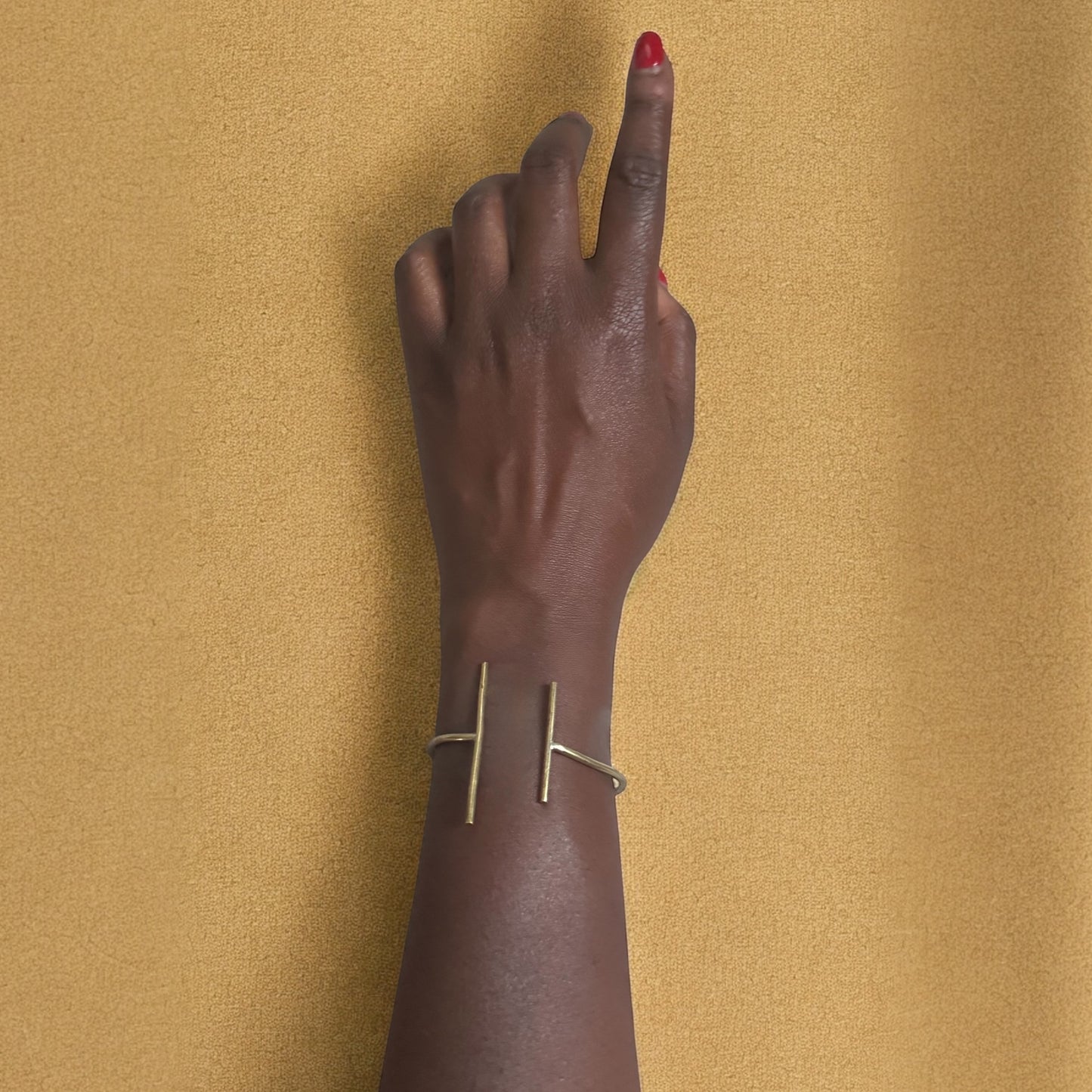 Tìli - Handmade Minimalist African Bracelet - Made of Brass