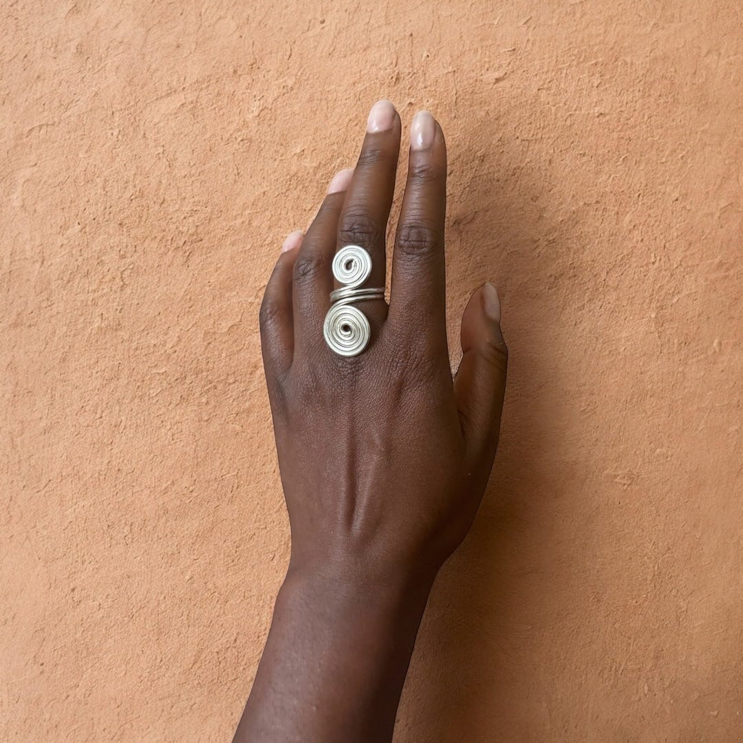 Kuru - Handmade Spiral ring - Colored Brass
