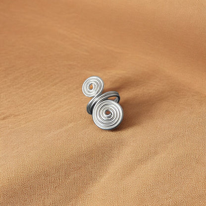 Kuru - Bague spirale faite main - Laiton coloré