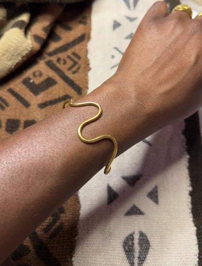 Ziga - handmade brass wrist bracelet
