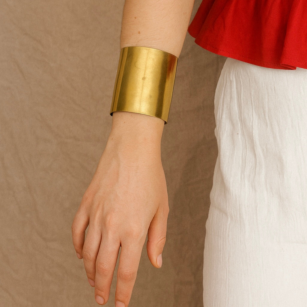 Kewi - Brass cuff Bracelet Handmade in West Africa