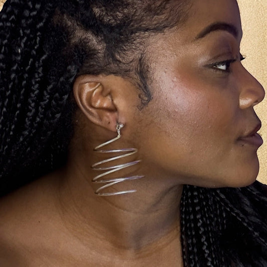 Wiri - Boucles d'oreilles spirales légères fabriquées à la main en Afrique - En laiton