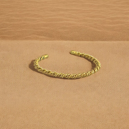 Keppa - Bracelet léger en laiton torsadé - Fabriqué à la main au Sénégal